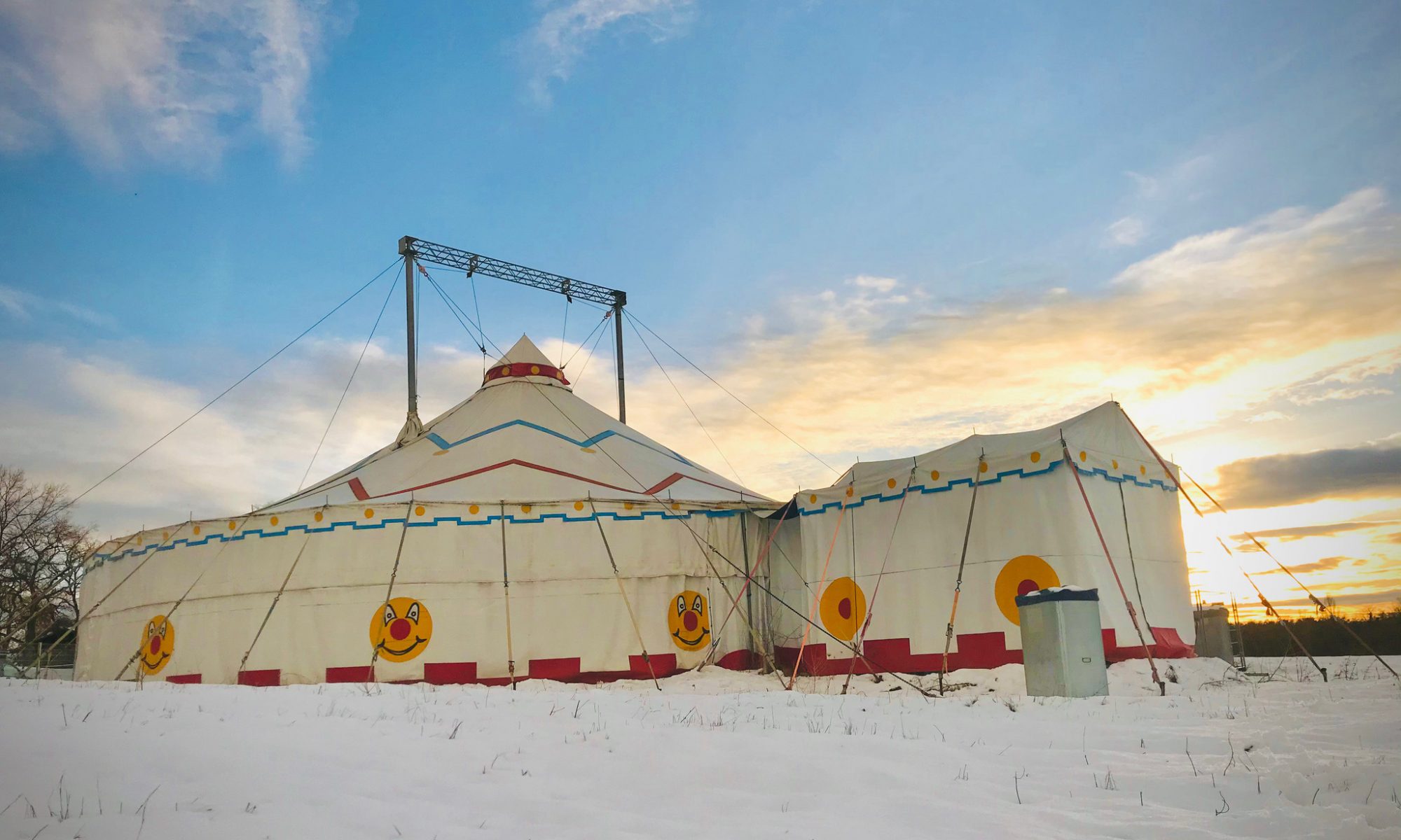 Cirque Intense Zirkuszelt Neuenburg am Rhein 2021 Winter